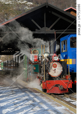 アルゼンチン　ウシュアイア　ティエラ・デル・フエゴ国立公園　世界の果て列車 14751086