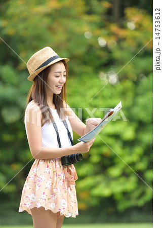 Young chinese traveller looking for direction 14753612