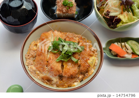 カツ丼 14754796