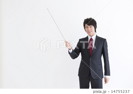 指示棒を持つビジネスマン 14755237