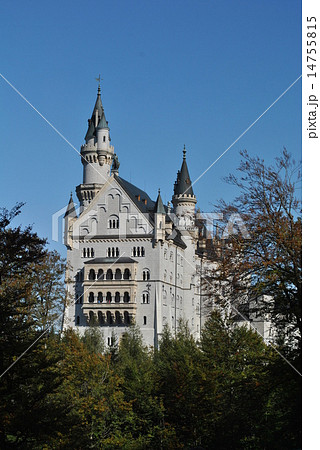 ドイツ ノイシュヴァンシュタイン城 裏側 の写真素材