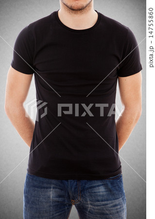 Studio portrait of a young handsome man 14755860