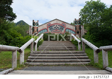 A Native American totem poles 14757727