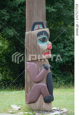 A Native American totem pole 14757759