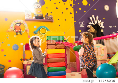 Two girls play 14758036