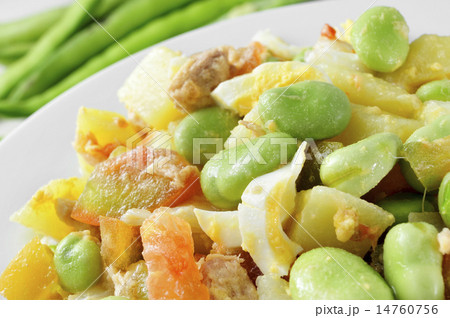 salad with raw broad beans, tomato, tuna, boiled potato, boiled salad with raw broad beans, tomato, tuna, boiled potato, boiled 14760756