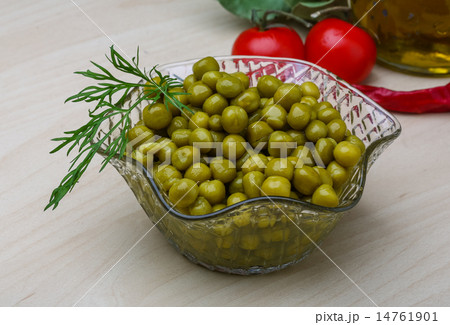 Green canned peas 14761901