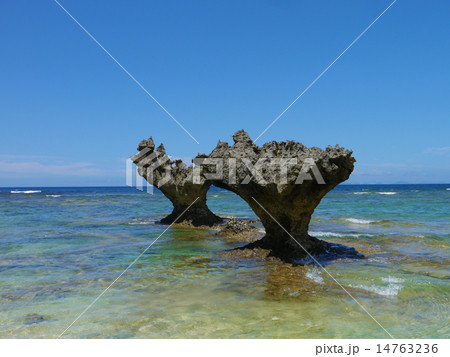 沖縄・古宇利島のハートロック 14763236