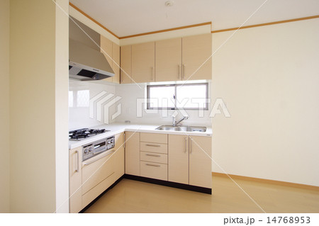 L型キッチン　　リビングのスペースを広くとれる　　狭小住宅対応 14768953