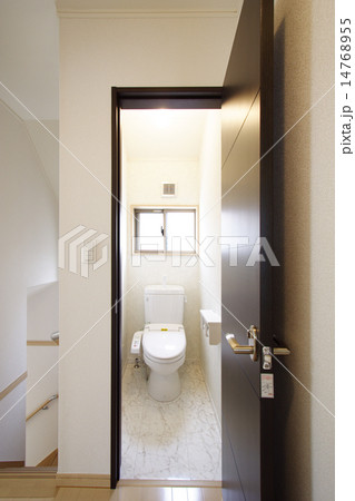 戸建て住宅  2階に設置したトイレ施工例　 14768955