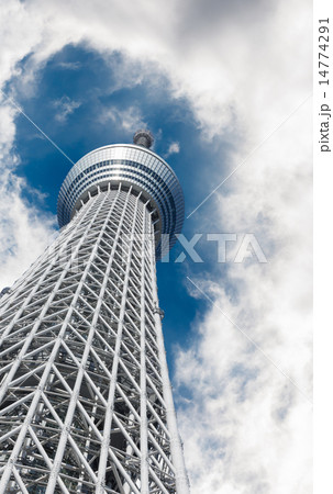 天を衝く東京スカイツリー 14774291