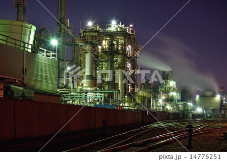 川崎の工場の夜景 14776251
