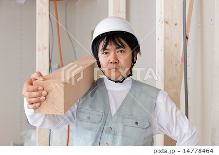 住宅建設現場で働く大工 東京, 男性, 日本, 家, 工事現場, 工事, 現場, 人物, 日本人, 住宅建設現場で働く大工 東京, 男性, 日本, 家, 工事現場, 工事, 現場, 人物, 日本人, 14778464