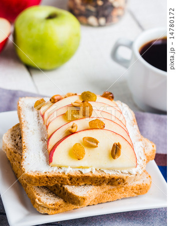 bran toast with cheese, apple  14780172