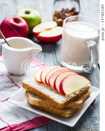 bran toast with cheese, apple bran toast with cheese, apple 14780180