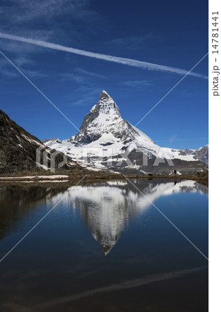 マッターホルンと飛行機雲 14781441