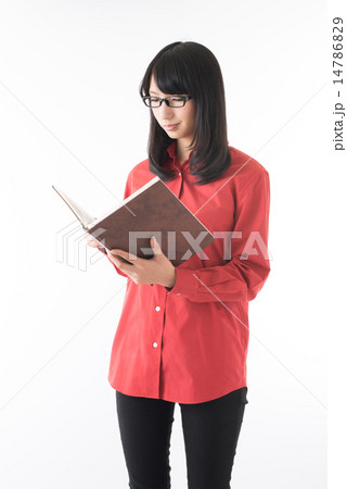 読書をしている女性 14786829