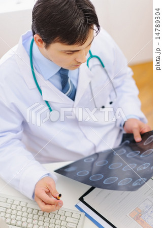 Medical doctor examine mri. Top view Medical doctor examine mri. Top view 14789304