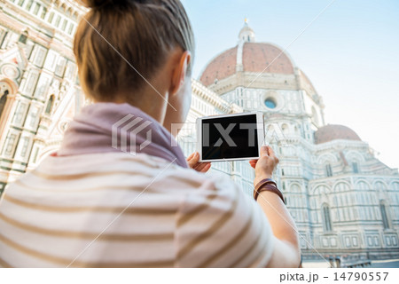 Young woman taking photo with tablet pc of cattedrale di santa m 14790557