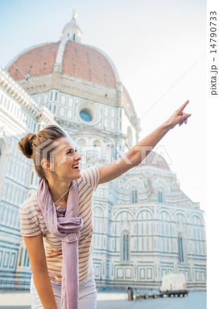 Happy young woman standing in front of cattedrale di santa maria 14790733
