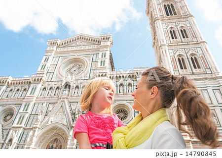 Happy mother and baby girl in front of duomo in florence, italy 14790845