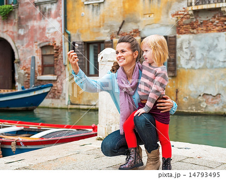 Happy mother and baby girl making selfie in venice, italy 14793495