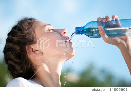 Beautiful woman drinking water. Thirst 14806601