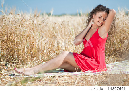 Girl with perfect hair posing in field. Picnic. 14807661