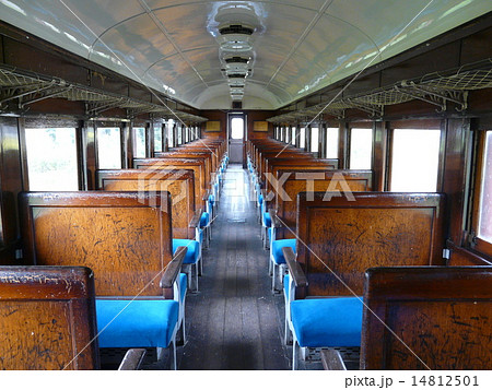 昔の列車・客車内の風景はノスタルジックで懐かしさがあります 昔の列車・客車内の風景はノスタルジックで懐かしさがあります 14812501