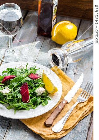 salad with arugula beet and goat cheese, lemon 14815620