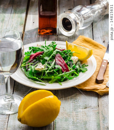 salad with arugula beet and goat cheese, lemon 14815631