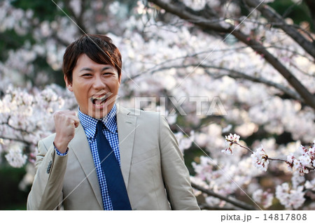 男性1人 (ビジカジ ビジネスカジュアル 仕事 桜 春 新生活 会社員 新学期 ソメイヨシノ) 男性1人 (ビジカジ ビジネスカジュアル 仕事 桜 春 新生活 会社員 新学期 ソメイヨシノ) 14817808