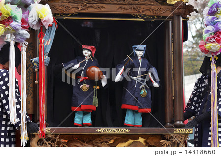 山車を舞台にした、木偶の舞 14818660