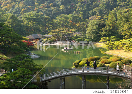 栗林公園、南湖の景観 14819344