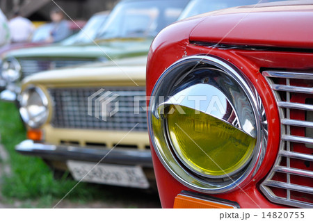 Headlight of the old car 14820755