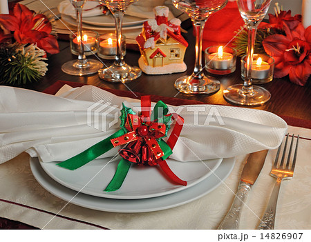 Festive Christmas table decoration Festive Christmas table decoration 14826907