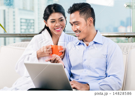 Businessman working in home office as telecommuter 14828586