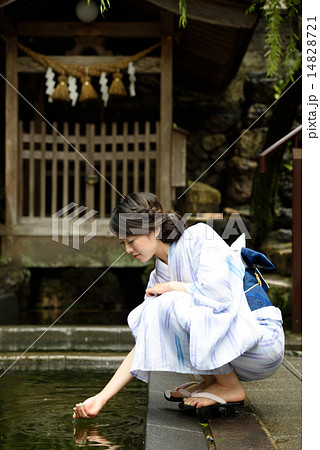 女性 浴衣の写真素材