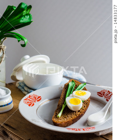 leek with quail eggs and sour cream on rye bread 14833177