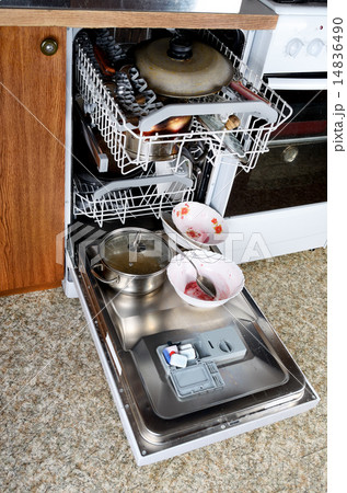 Dirty dishes in the dishwasher 14836490