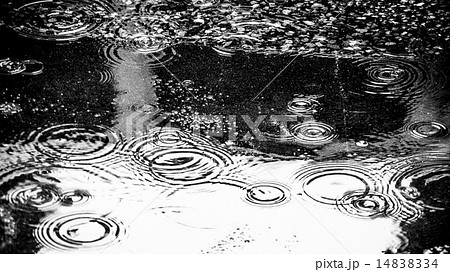 波紋 モノクロ 01の写真素材 1434