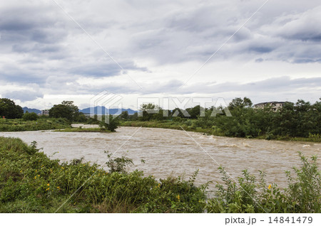 台風の増水 14841479