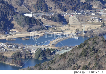 仏果山より宮ヶ瀬湖畔の眺め 仏果山より宮ヶ瀬湖畔の眺め 14842404
