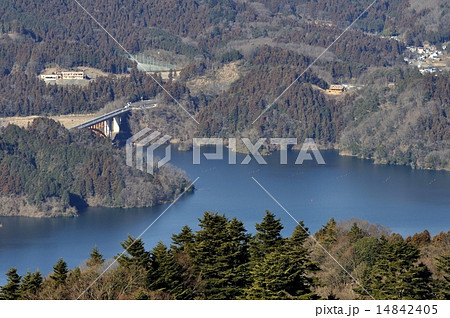 仏果山より宮ヶ瀬湖の眺め 仏果山より宮ヶ瀬湖の眺め 14842405