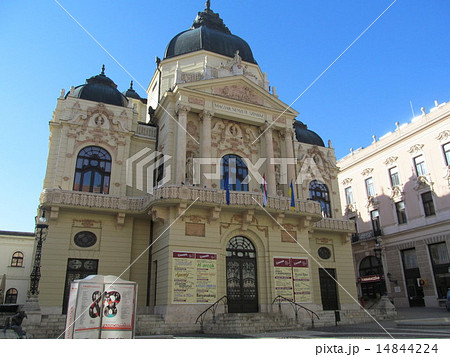 ハンガリーの街を訪ねて（ペーチの国立劇場） 14844224