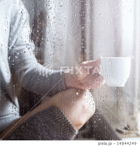 Young woman with cup 14844249