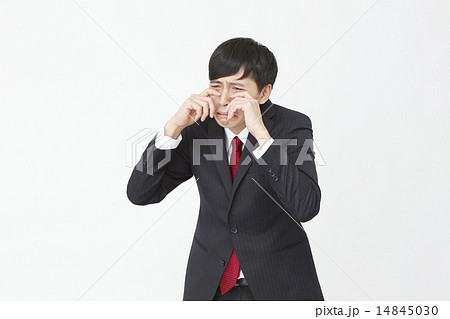 泣くビジネスマン 14845030