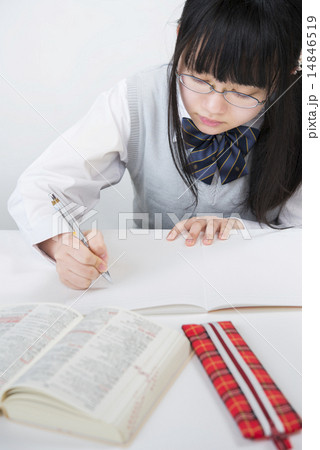 勉強する女子高生 14846519