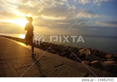 Runner athlete running at seaside Runner athlete running at seaside 14862435