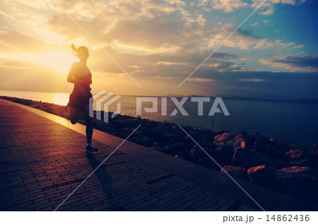 Runner athlete running at seaside Runner athlete running at seaside 14862436